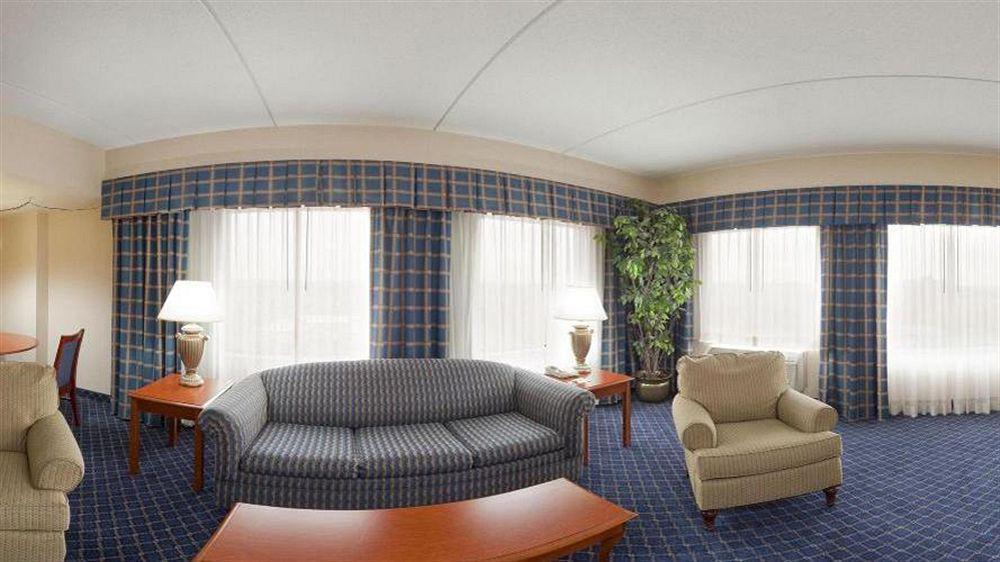 Holiday Inn Charlotte University By Ihg Zewnętrze zdjęcie