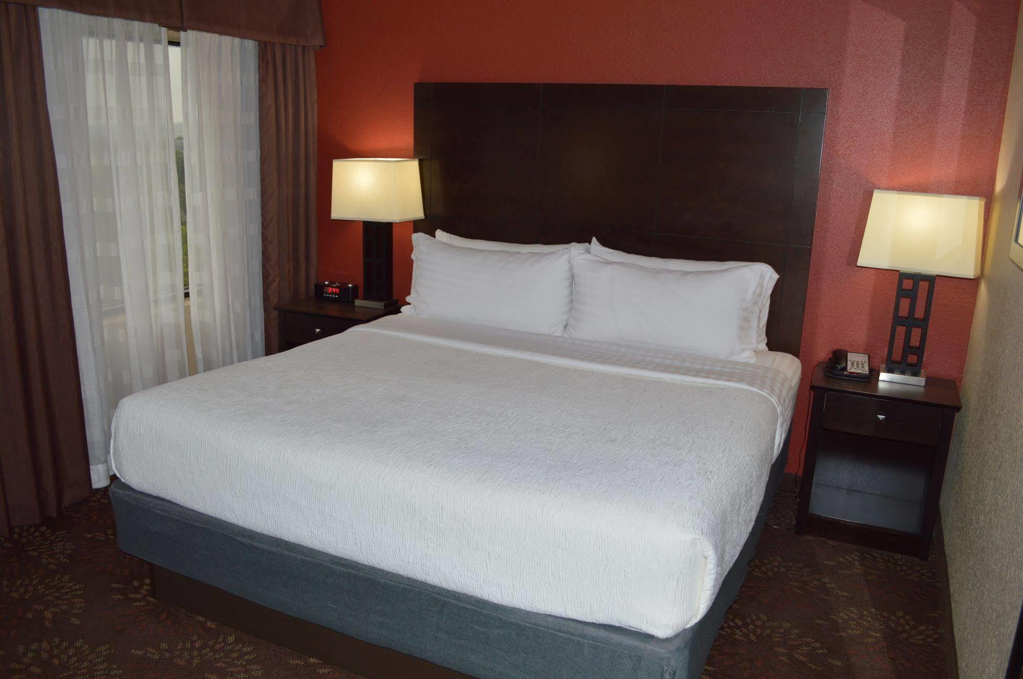 Holiday Inn Charlotte University By Ihg Zewnętrze zdjęcie