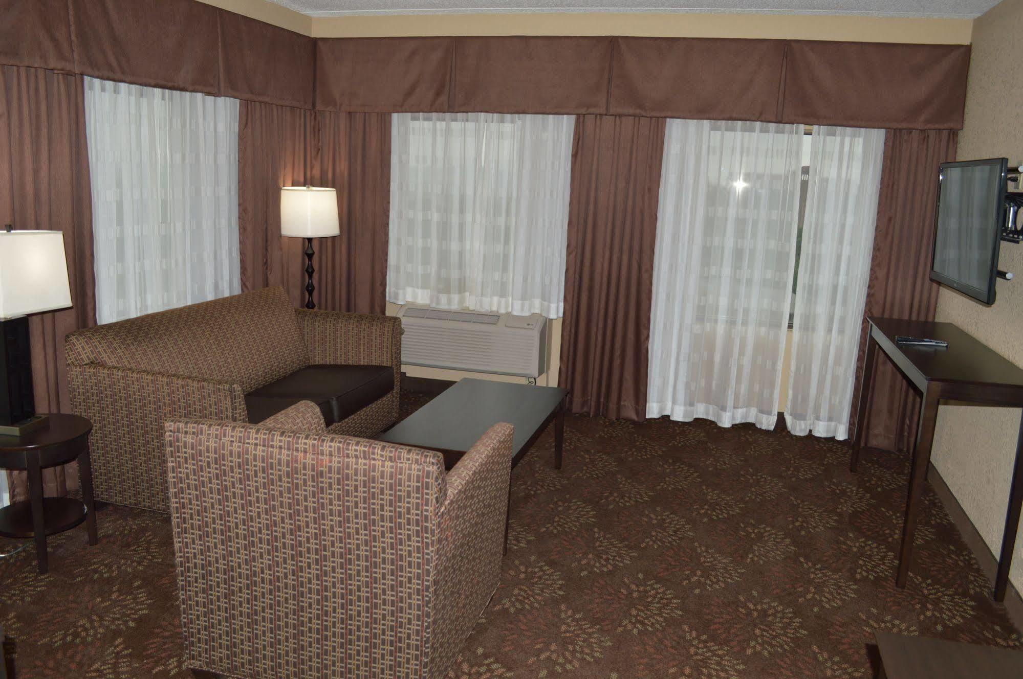 Holiday Inn Charlotte University By Ihg Zewnętrze zdjęcie